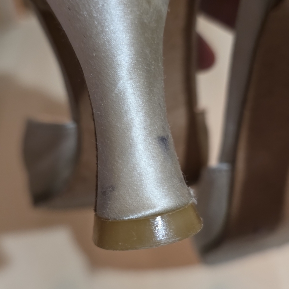 STUART WEITZMAN CREAM HEELS W/ RHINESTONE BUCKLE SIZE 7.5 - Picture 8 of 11